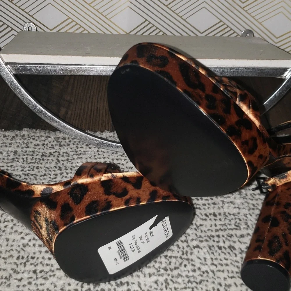 Jessica Rich Leopard Platforms sz 39/9